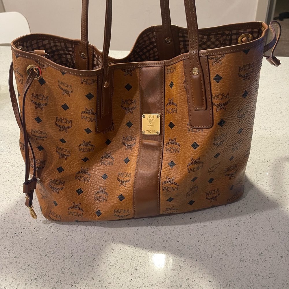 MCM Liz Reversible Medium Visetos Tote Bag (used)